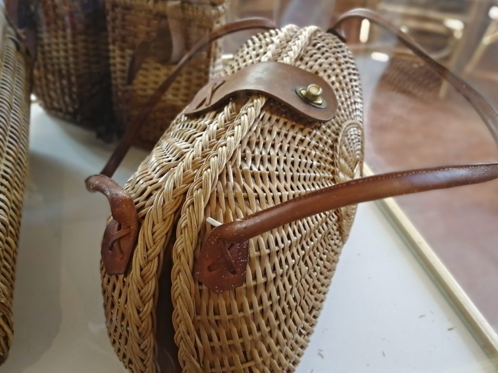 Pletená kabelka v košíkářském muzeu