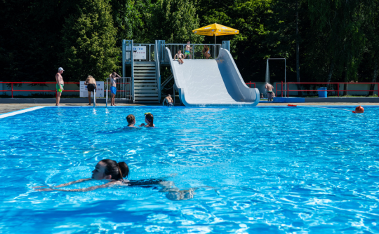 Skluzavka na koupališti Bajda v Kroměříži