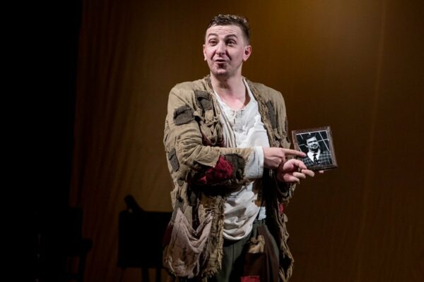 Sluha dvou pánů - 1