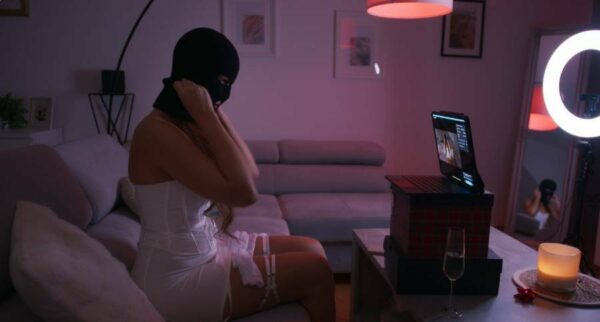 Virtuální přítelkyně (CZE 2025) - 1