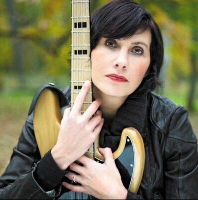 Eva Turnová: Baskytaristka a výtvarnice v Turnovém háji - 1