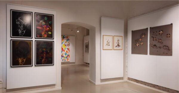 Komentovaná prohlídka výstavy Lehké techniky – těžké umění. Práce na papíru členů Umělecké besedy s kurátorem Ivo Binderem - 1